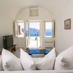 Vila Elegant Santorini Spyros Demi Private Hot Tub *