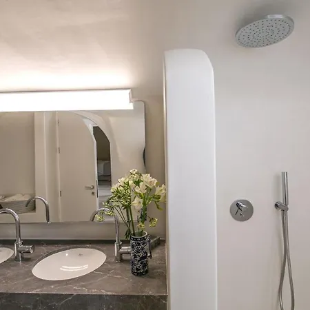Villa Aloia Santorini Two Bedroom With Outdoor Hot Tub Spyros Demi Oia (Santorini)