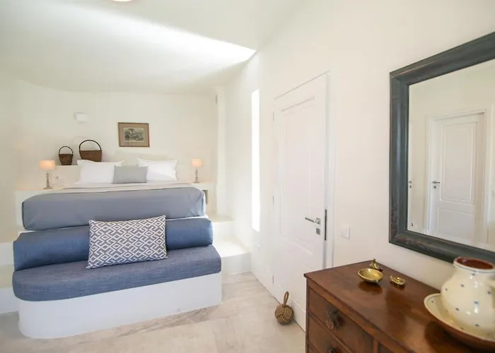 Elegant Santorini Spyros Demi Private Hot Tub